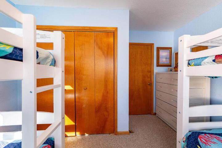 Duck R Way - Poteskeet Ocean View, 260 Yds to Beach, Pool, Hot Tub, Walk to Downtown Duck