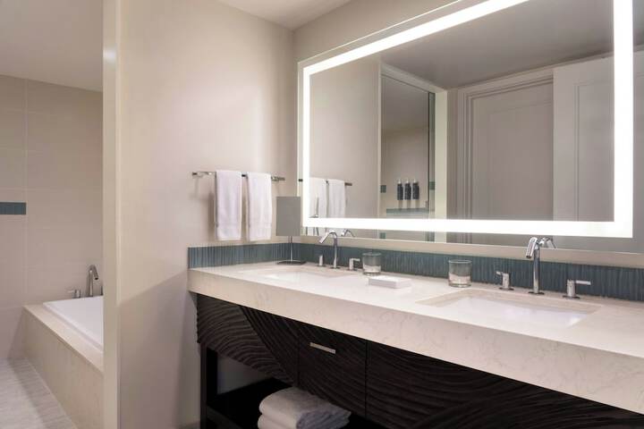 Moana Surfrider a Westin Resort & Spa, Waikiki Beach