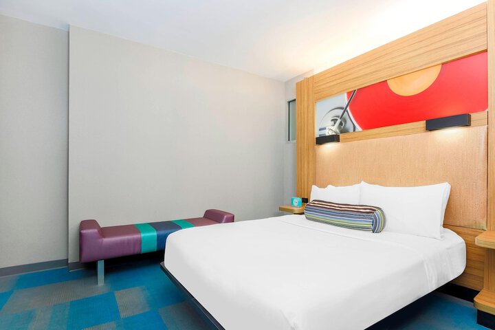 Room 10 of 28
