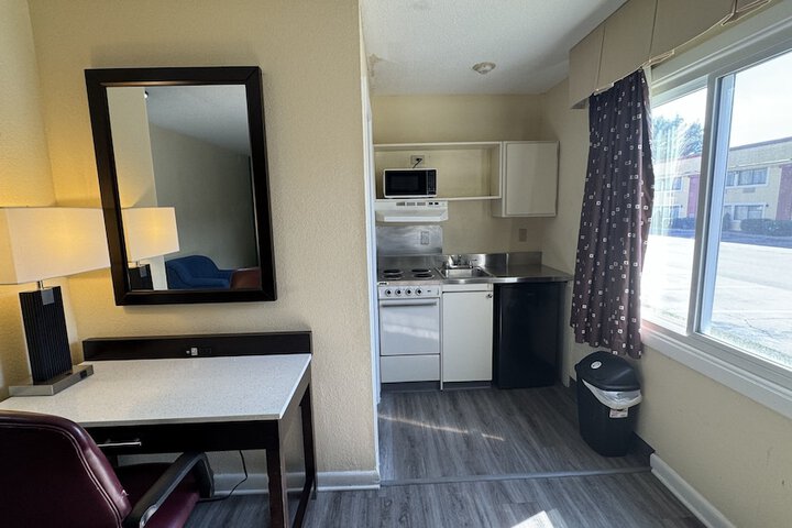 Room 8 of 12