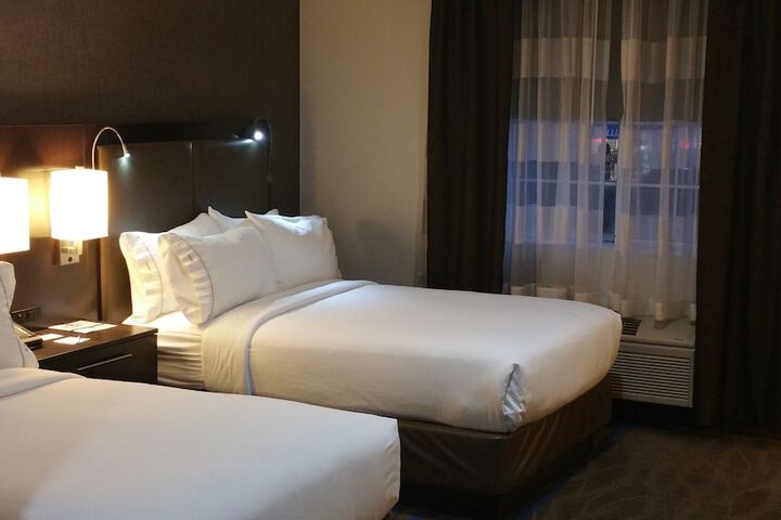 Room 28 of 71