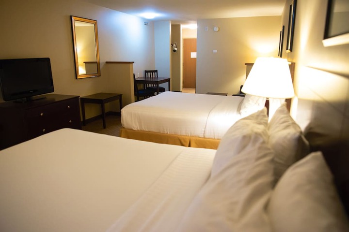 Holiday Inn Express Devils Lake by IHG