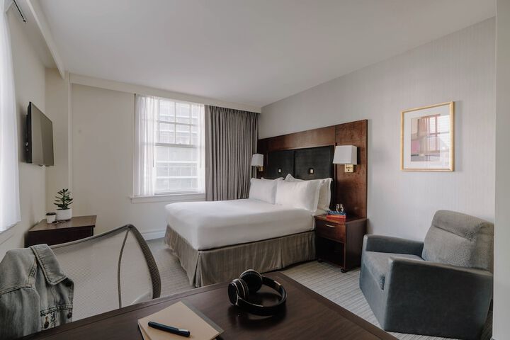 Room 32 of 48