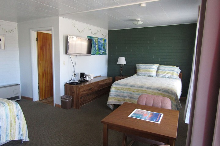 Lamplighter Lodge