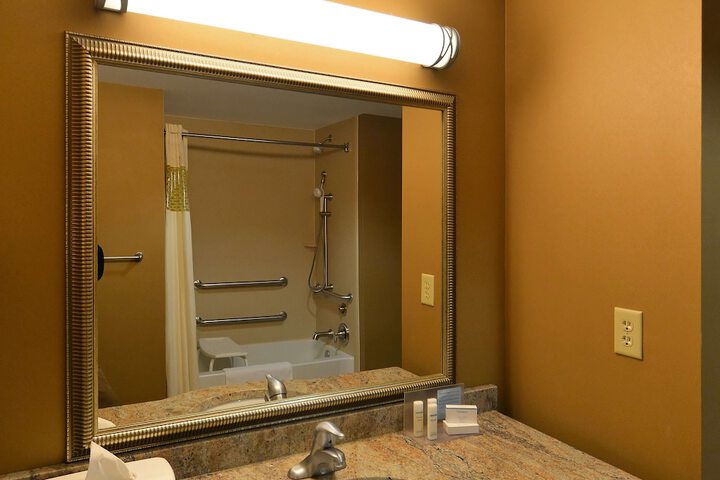 Room 40 of 49