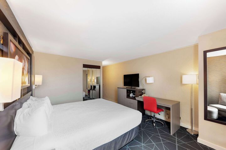 Room 12 of 34