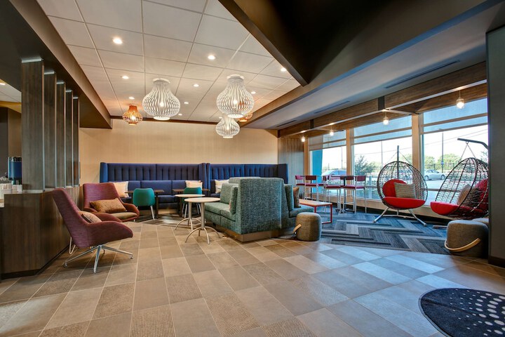 Hotel Interior 10 of 27