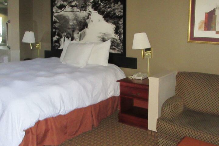 Room 5 of 9