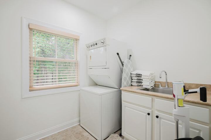 Lowcountry Landing! 3-story Townhouse in Old Towns Promenade
