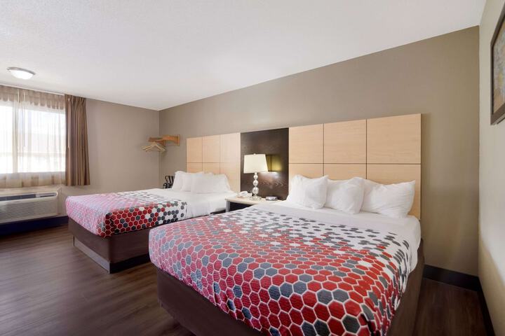 Room 10 of 36