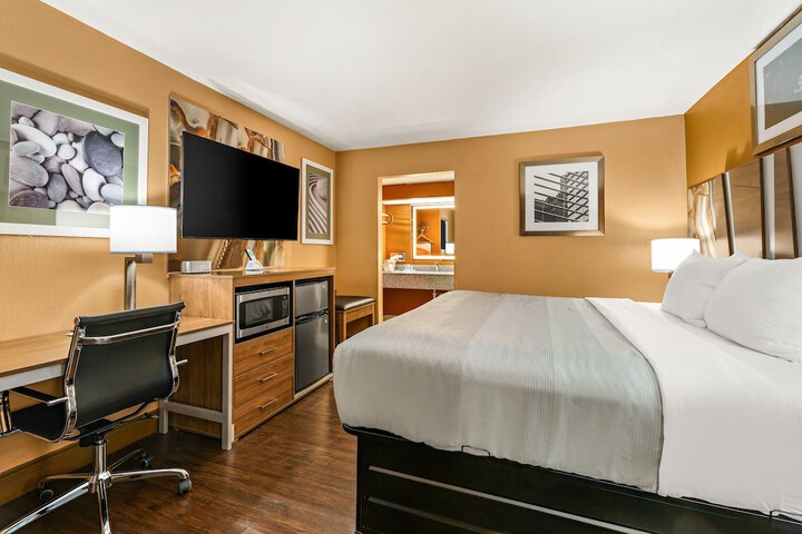 Room 27 of 60