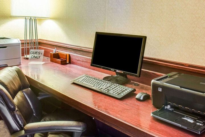 Business Center 32 of 33