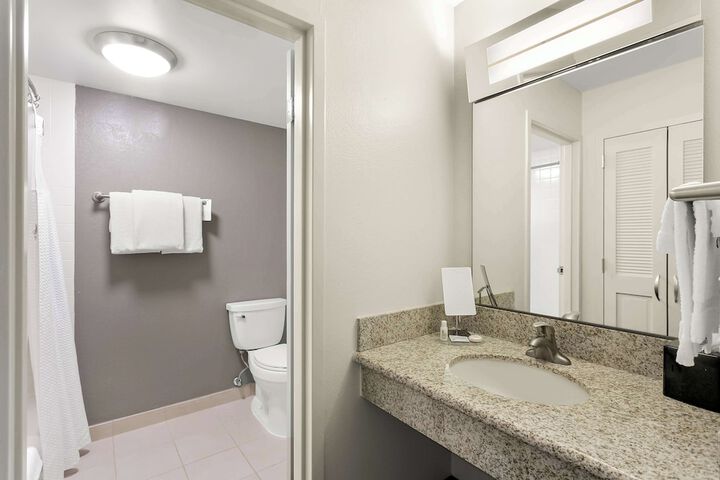 Room 21 of 37