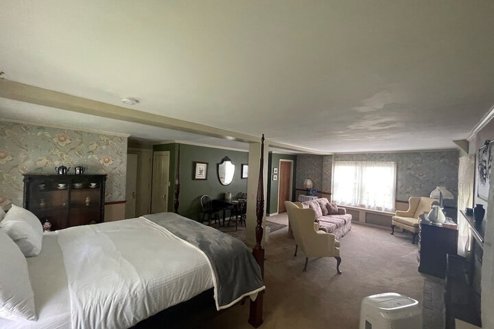 Room 44 of 86