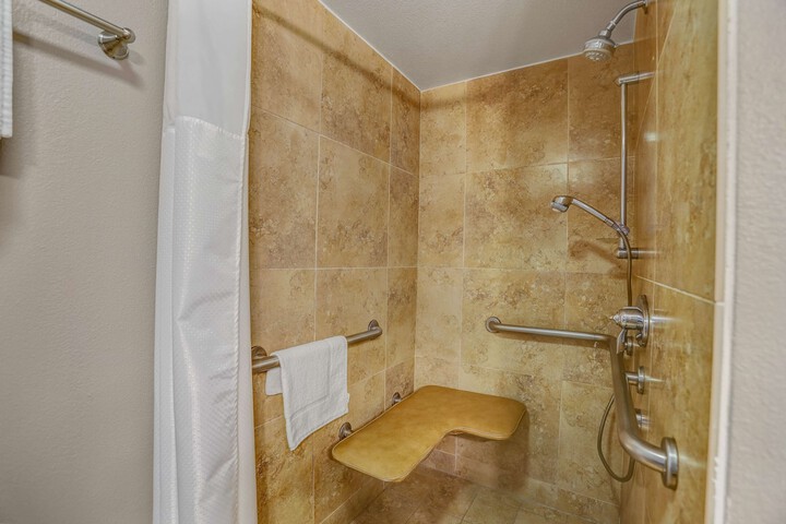 Room 15 of 26