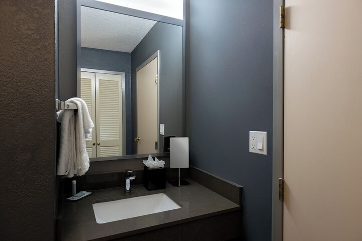 Courtyard by Marriott North Charleston Airport / Coliseum