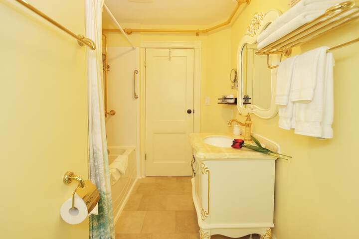 Room 51 of 252