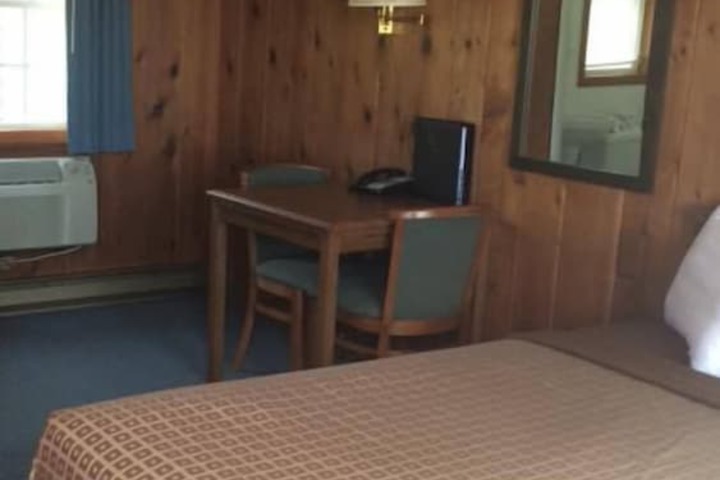 Room 13 of 19
