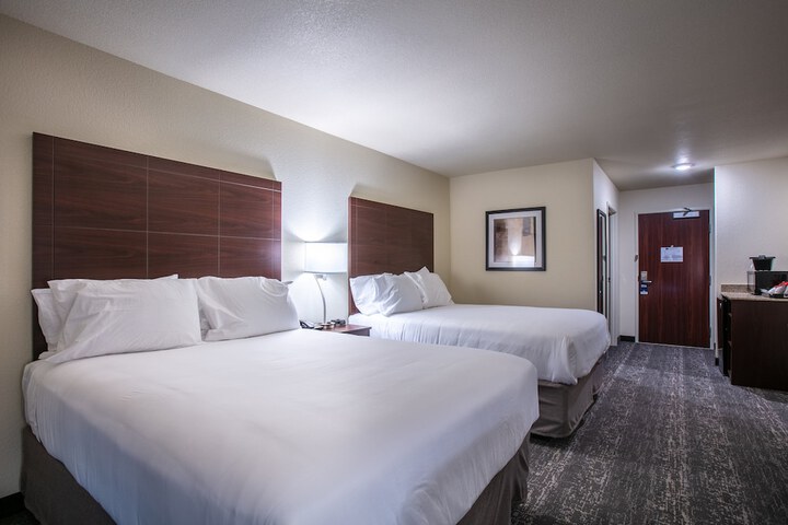 Cobblestone Inn & Suites - Pine Bluffs