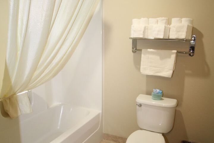 Bowman Inn & Suites