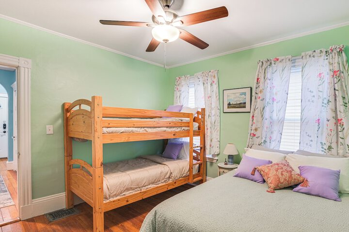 Medford Apartment Rental 5 Mi to Downtown Boston