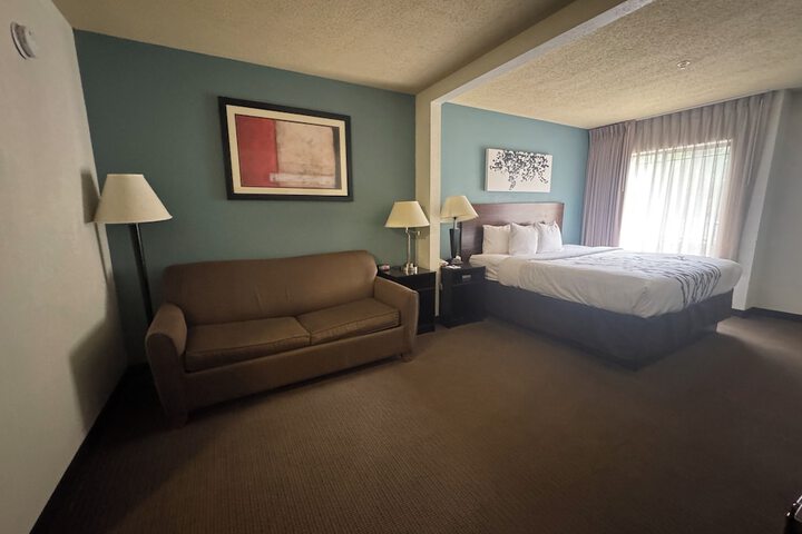 Room 17 of 35