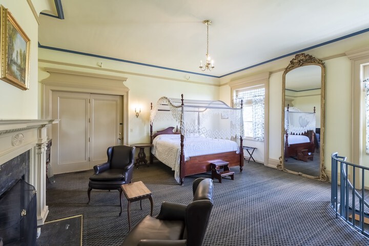 White Springs Manor a Belhurst Property