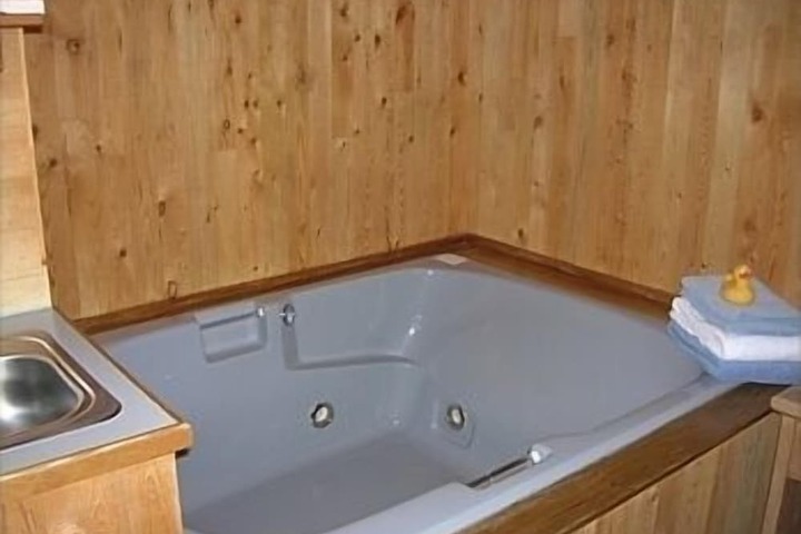Hot Tub 37 of 39