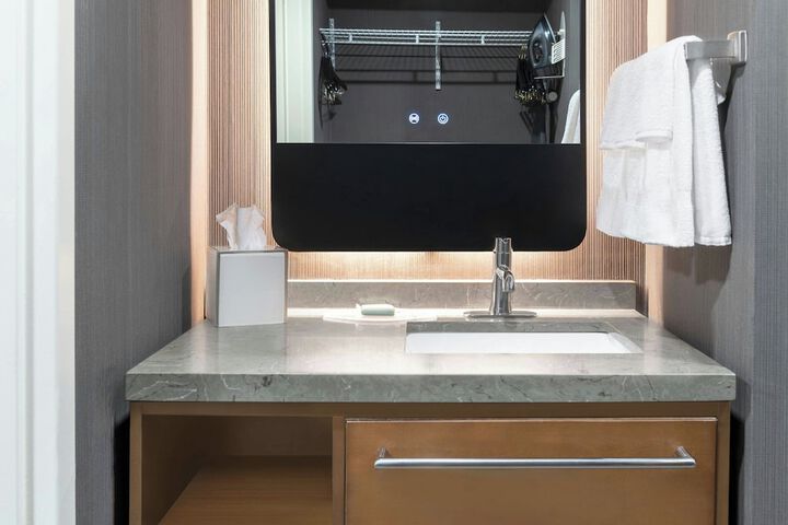 Courtyard by Marriott Cleveland Airport South