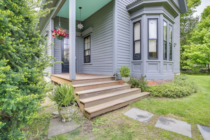 Walk to Downtown: Pet-friendly Millerton Home!