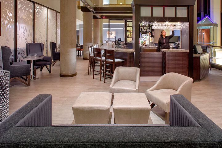 Lounge 43 of 47