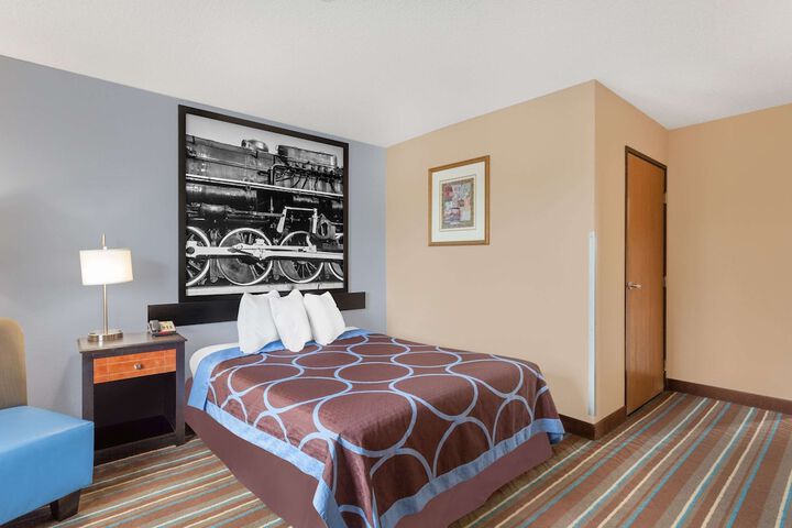 Room 8 of 30