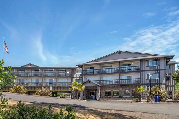 Comfort Inn & Suites Lincoln City