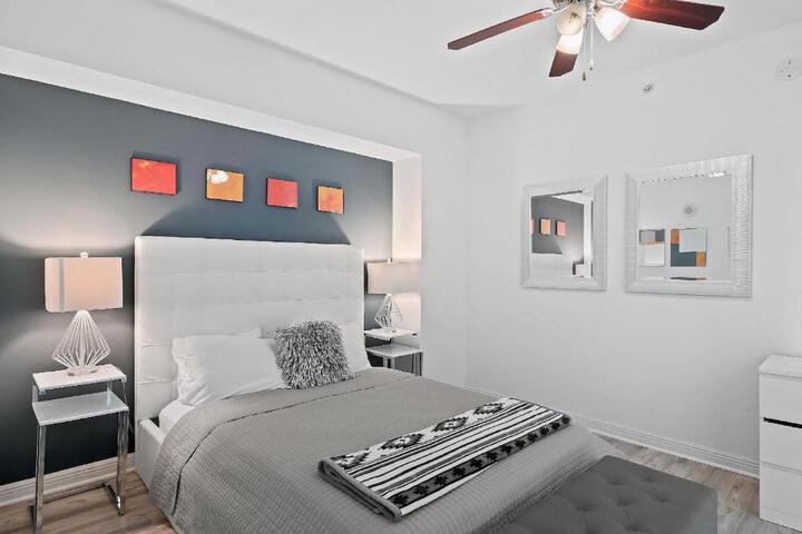 Luxury Near the Beach! Beach pass included!