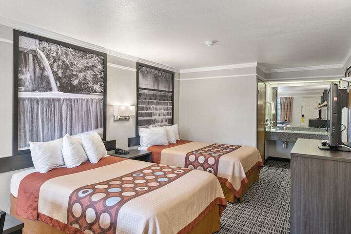 Room 16 of 27