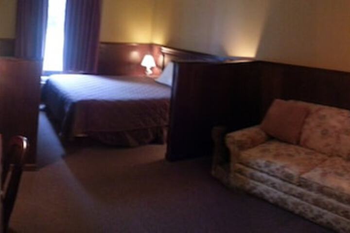 Room 22 of 48