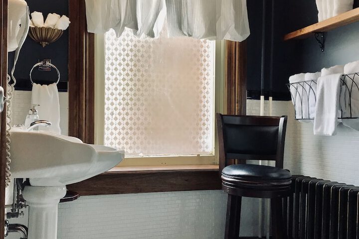 Room 61 of 95