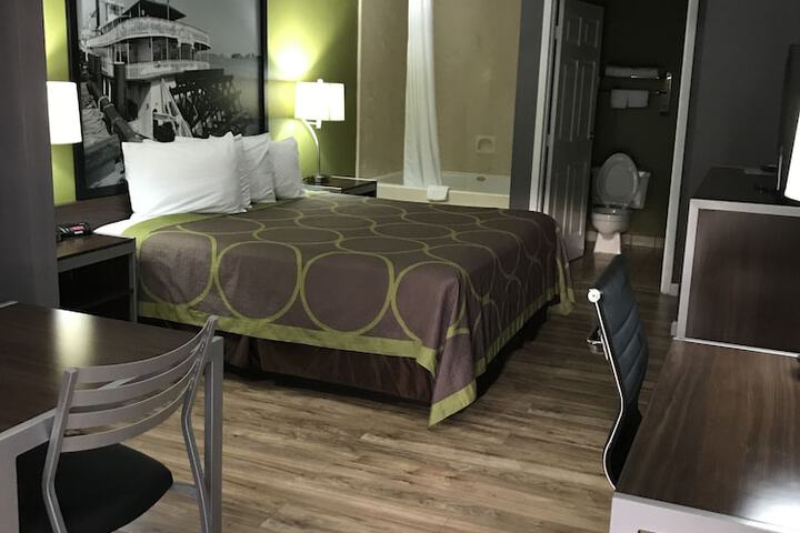 Super 8 by Wyndham Slidell