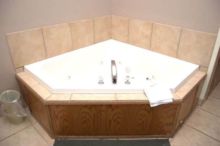 Hot Tub 52 of 59