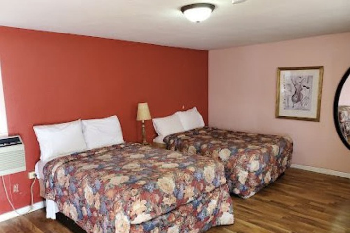 Room 7 of 9