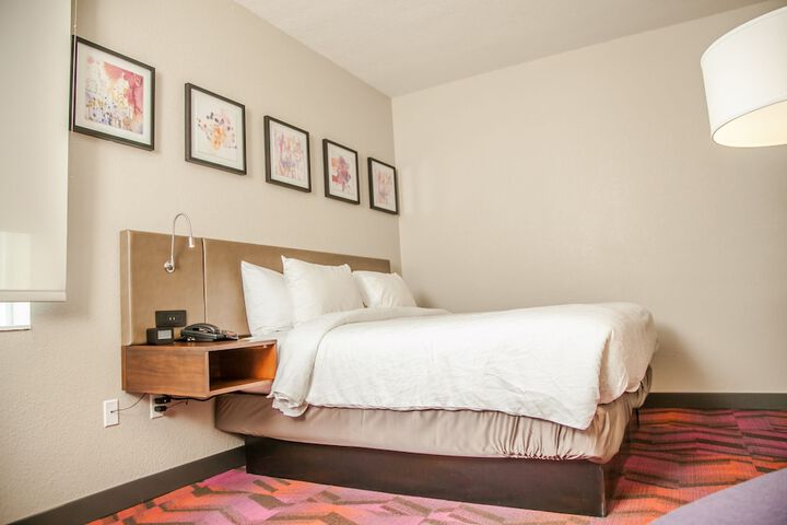 Room 52 of 64