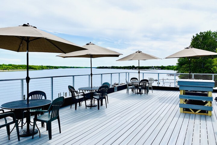 Lounge 60 of 75