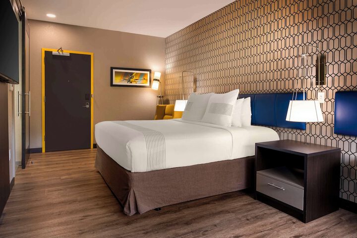 Room 16 of 34