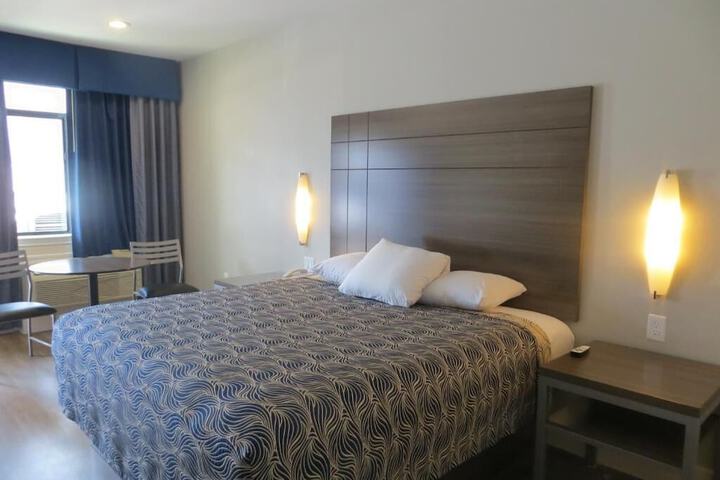 Room 13 of 36