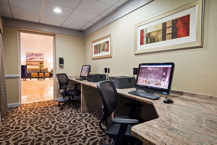 Business Center 54 of 56