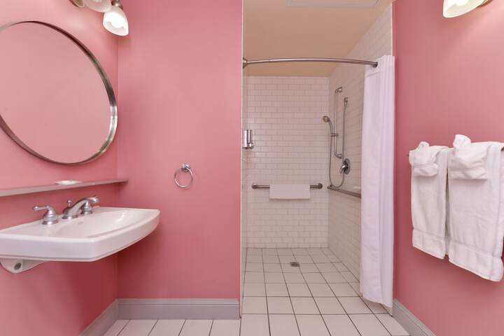 Room 123 of 148