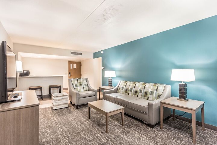 EverSpring Inn & Suites