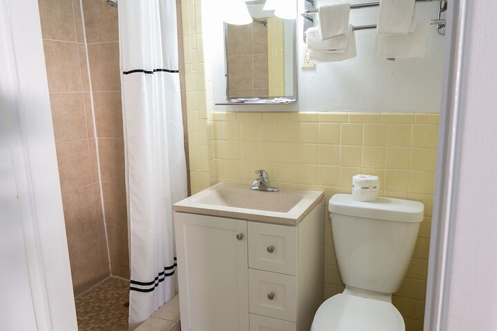 Room 32 of 43