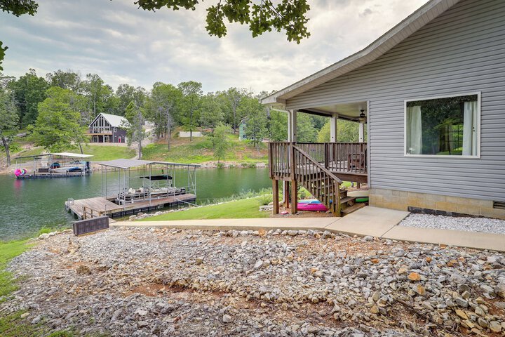 Lakefront Horseshoe Bend Home w / Boat Dock!