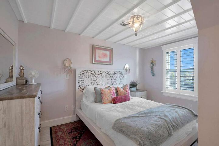 Diana Luxury Retreat: Private Beach and Vineyards